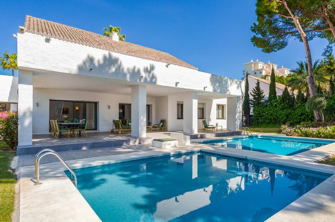 Puerto Banus Coastal Villa - Marbella