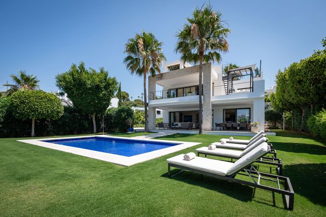 Los Olivos Modern Villa