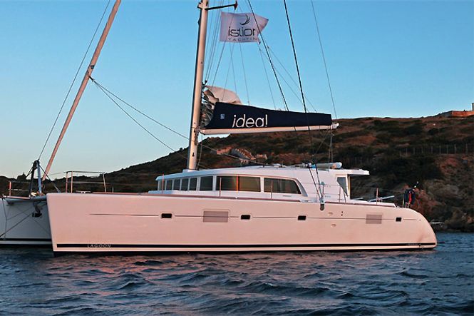 Charter Catamaran Cyclades