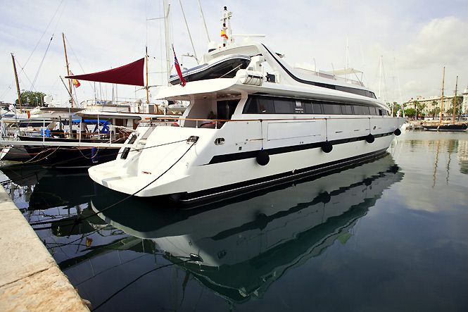 luxury yacht rental barcelona