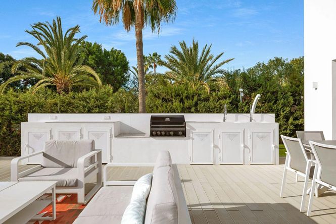 Paraiso White Villa