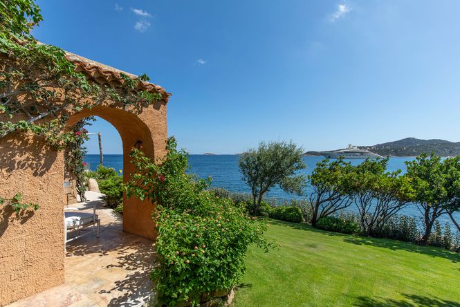 Piccolo Pevero Seafront Villa