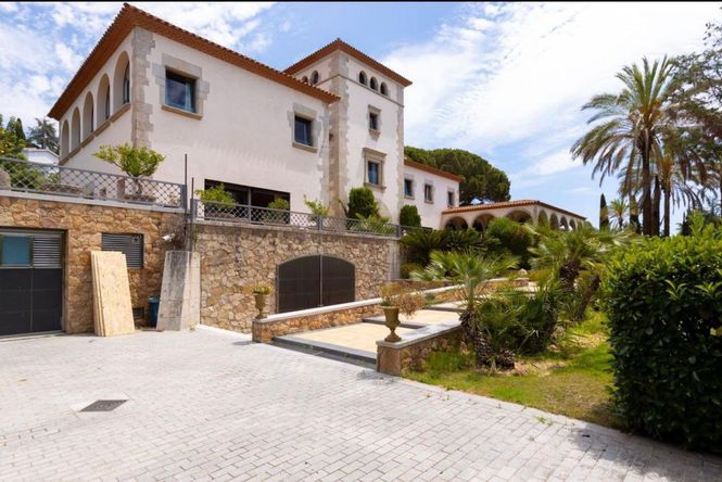 Llavaneres Luxury Villa