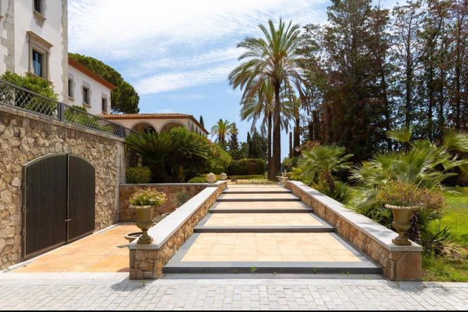 Llavaneres Luxury Villa