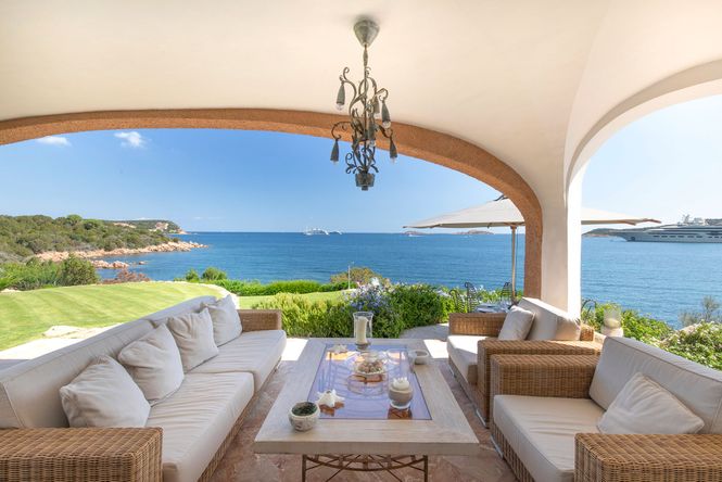 Piccolo Pevero Seafront Villa