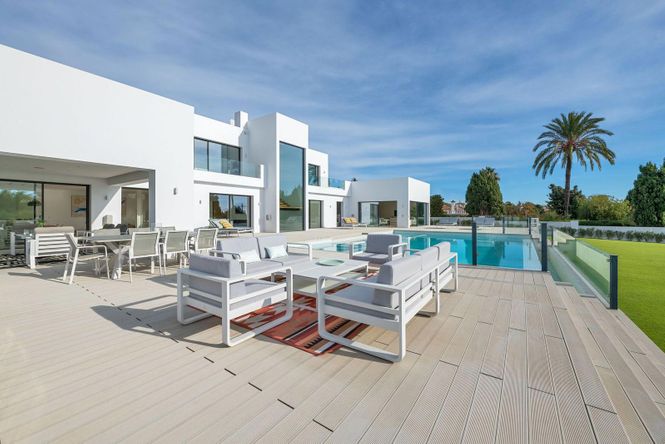 Paraiso White Villa