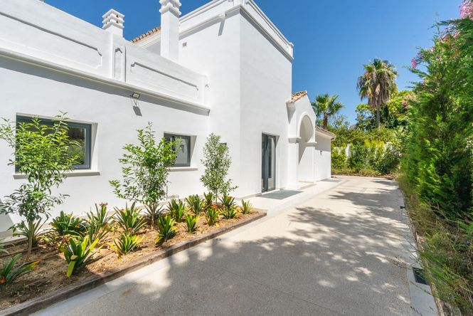 Guadalmina Beach Villa