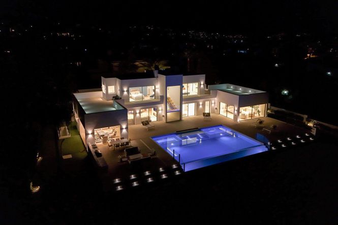 Paraiso White Villa