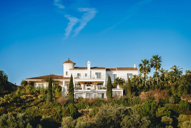 Mairena Luxury Retreat