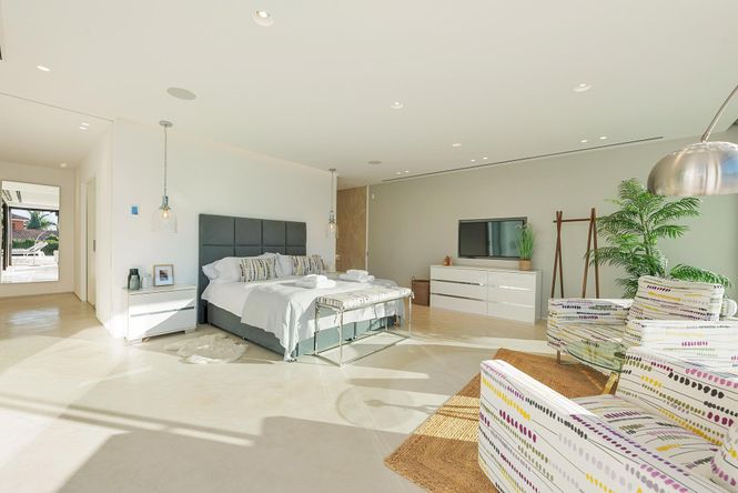 Paraiso White Villa