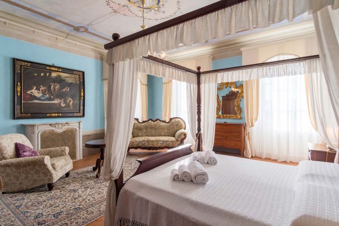 Lucca Luxury Manor