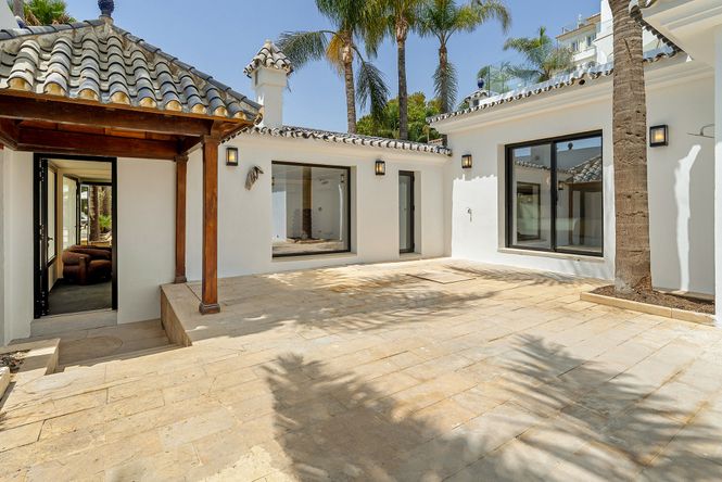 Puerto Banus Sea Villa