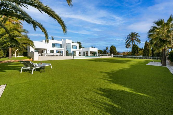 Paraiso White Villa