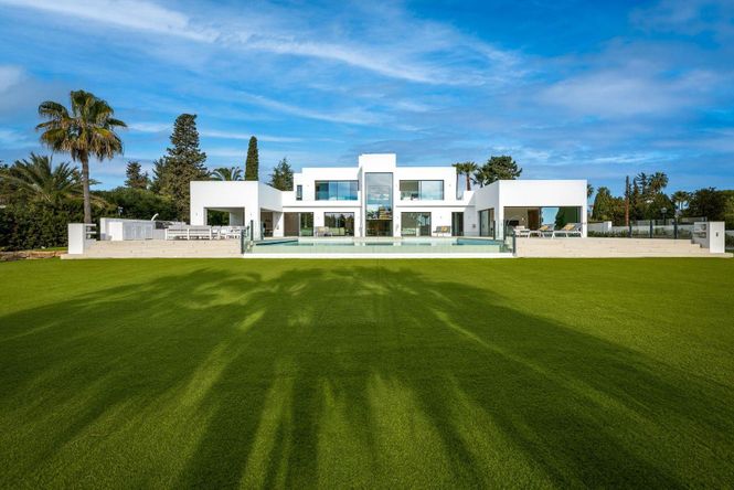 Paraiso White Villa