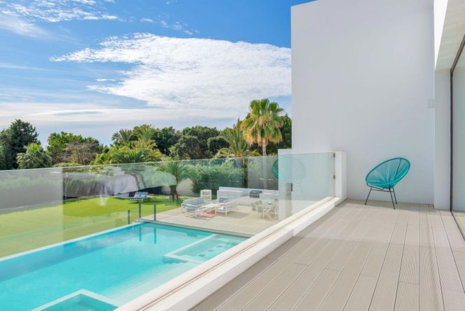 Paraiso White Villa