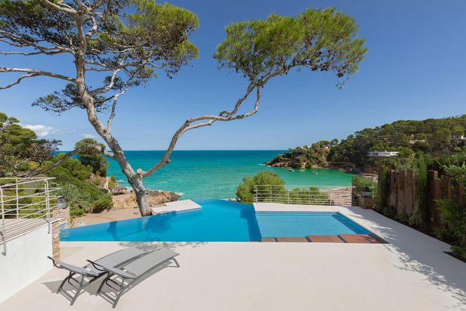 Sa Riera Beach Villa