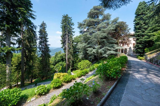 Brunate Luxury Villa