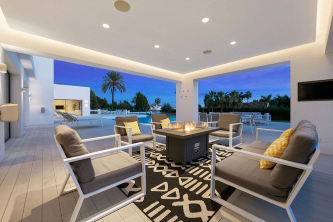 Paraiso White Villa