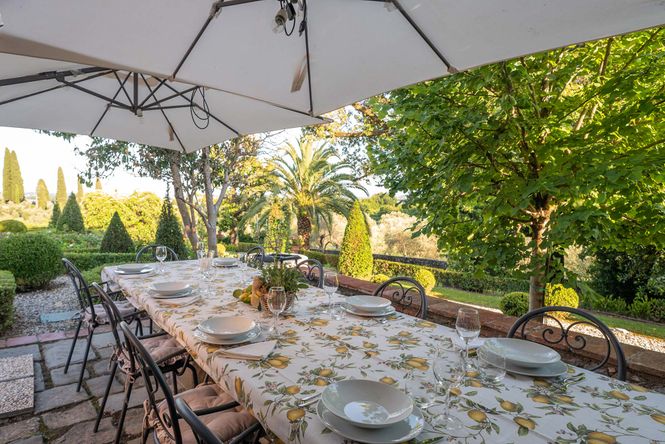 Lucca Luxury Manor