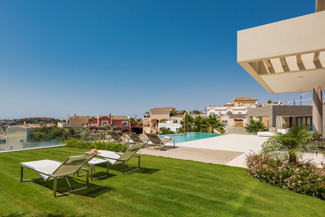 Nueva Andalucia Deluxe Villa