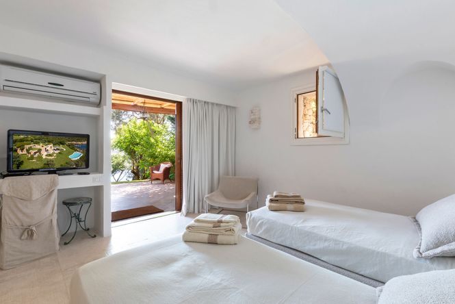 Piccolo Pevero Seafront Villa