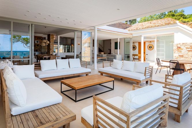 Sa Riera Beach Villa