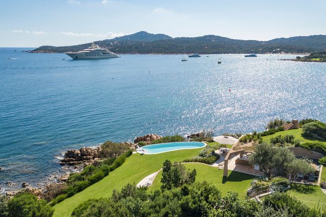 Piccolo Pevero Seafront Villa