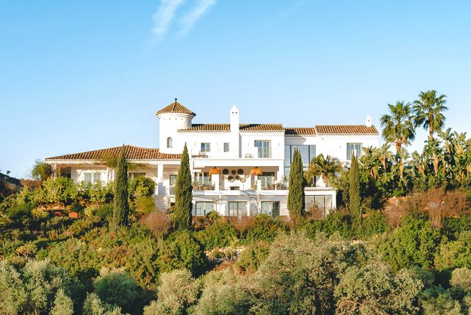 Mairena Luxury Retreat