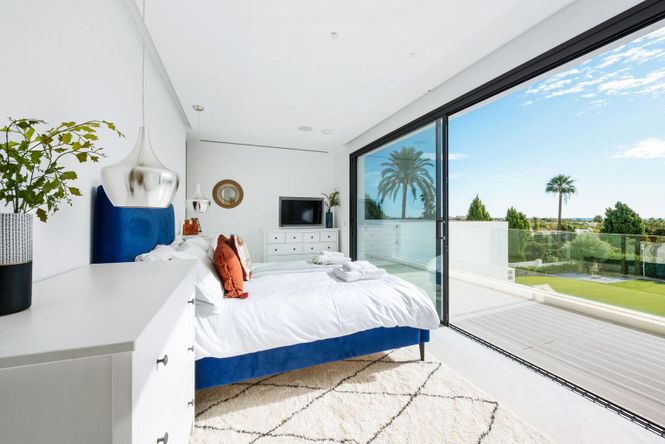 Paraiso White Villa