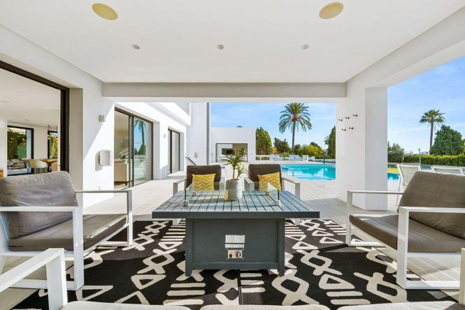 Paraiso White Villa