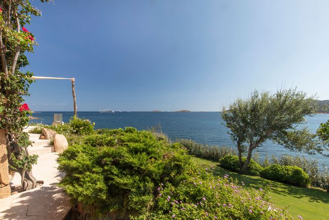 Piccolo Pevero Seafront Villa