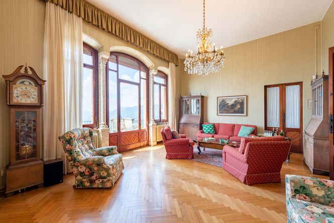 Brunate Luxury Villa