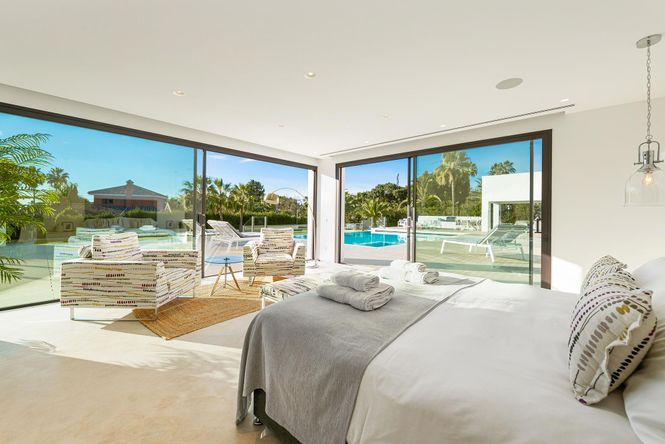 Paraiso White Villa
