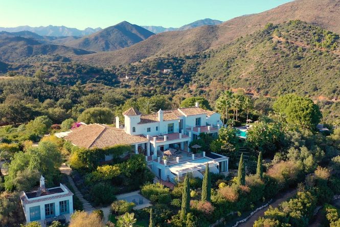 Mairena Luxury Retreat