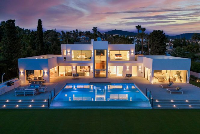 Paraiso White Villa