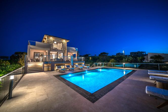 Akrotiri Luxury Villa