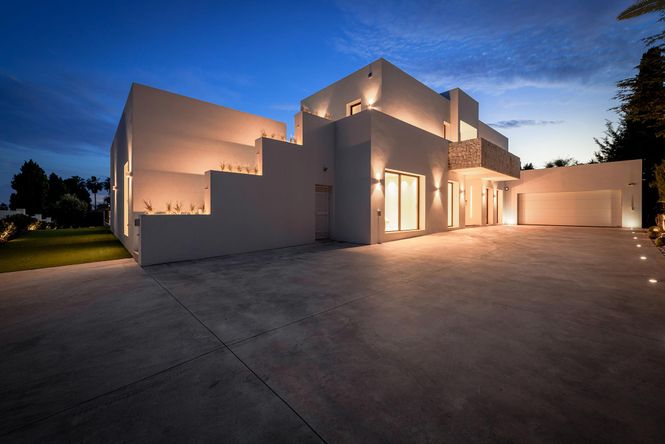 Paraiso White Villa
