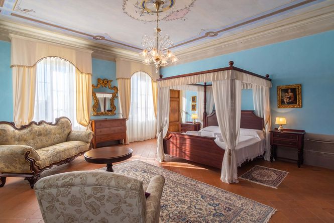 Lucca Luxury Manor