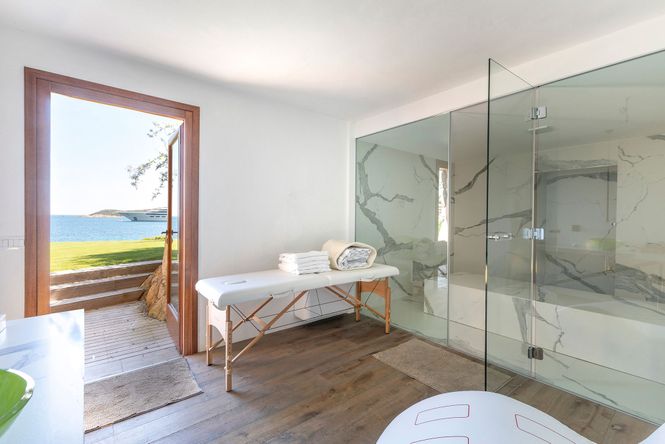 Piccolo Pevero Seafront Villa