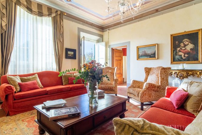 Lucca Luxury Manor