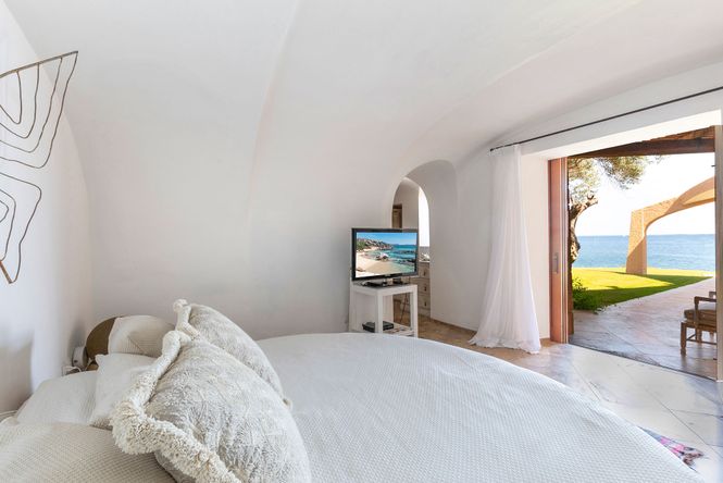 Piccolo Pevero Seafront Villa