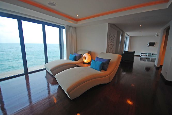 Luxury Seafront Villa