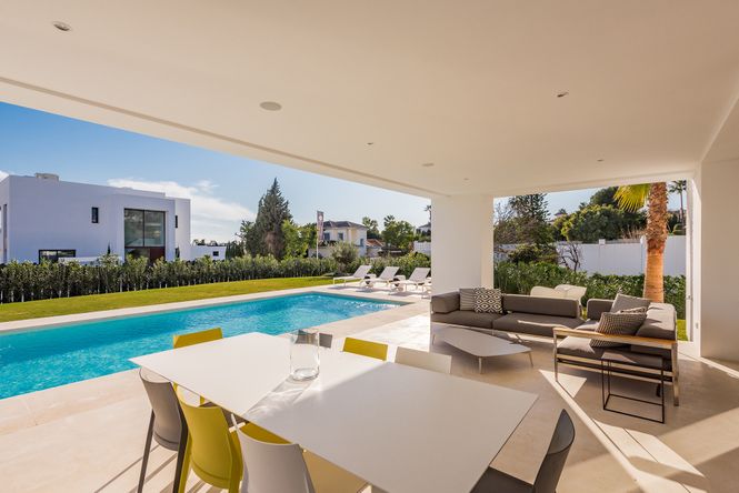 El Paraiso Modern Villa